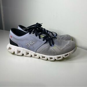 On Running Women's lavender and White Sneakers